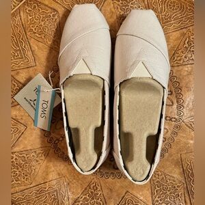 NWT TOMS Warm Natural Heritage Canvas size 9